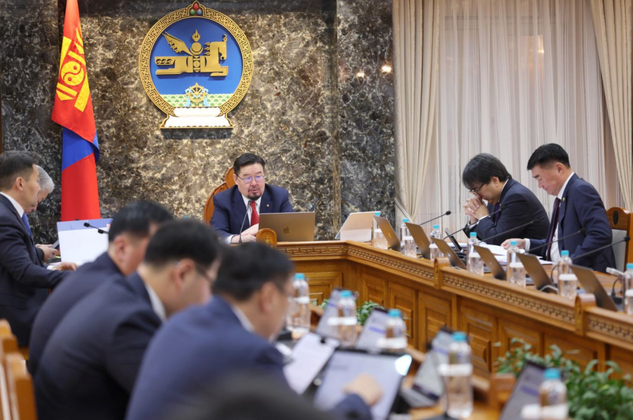 “Нийслэлийн дотоод үнэт цаас гаргах зөвшөөрөл олгох тухай” ЗГ хуралдаж байна